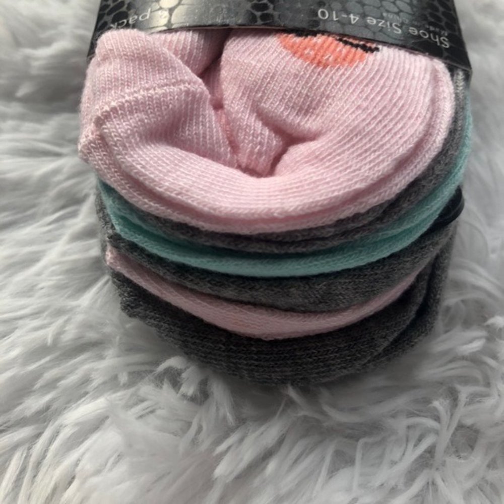 NWT STRAWBERRY GRAY TEAL AMD PINK  6 PACK NO SHOW SOCKS - Picture 5 of 9